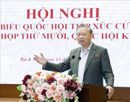 Party chief urges Hanoi officials to think boldly, act for public good